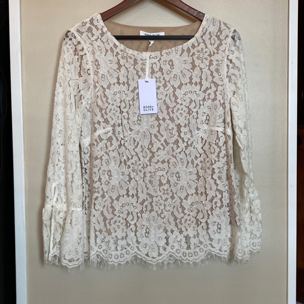 Rose + Olive Women’s Lace Blouse. NWT. Cream lace w/tan camisole. Size S.